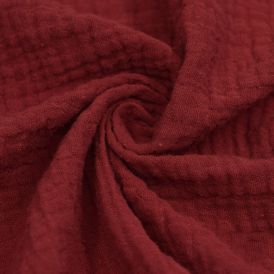 Quattro strati 125-130GSM increspano il tessuto Gauze Fabric rosso della garza grezza