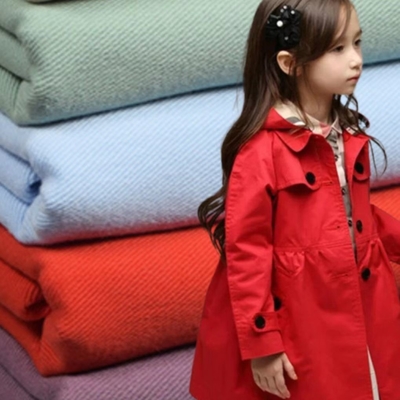 Tessuto libero 100% della saia del cotone dell'azo per il cappotto uniforme 21SX21S 108X58 210GSM del vento della primavera