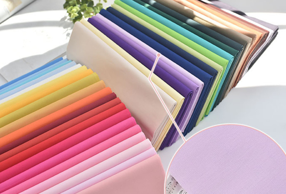 I vestiti delicati del bambino dell'estate 50sX50s 135GSM di cotone di 98% della camicia dell'elastam organico del tessuto 2% si vestono