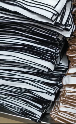 70% di fibra di bambù premium e 30% di cotone pettinato, tessuto a doppia garza con 40S di filati fini e 100 GSM per una morbidezza lussuosa