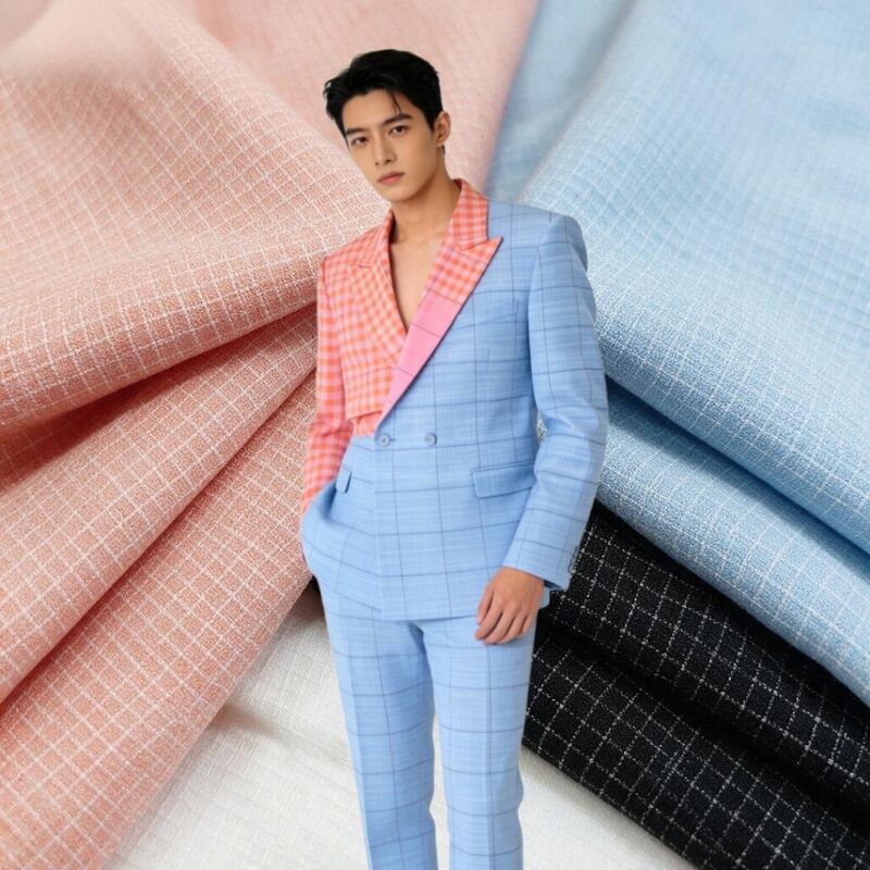 Tessuto pettinato filato tinto a quadri da 195 g/m² con 68% poliestere, 30% rayon e 2% spandex per uniformi